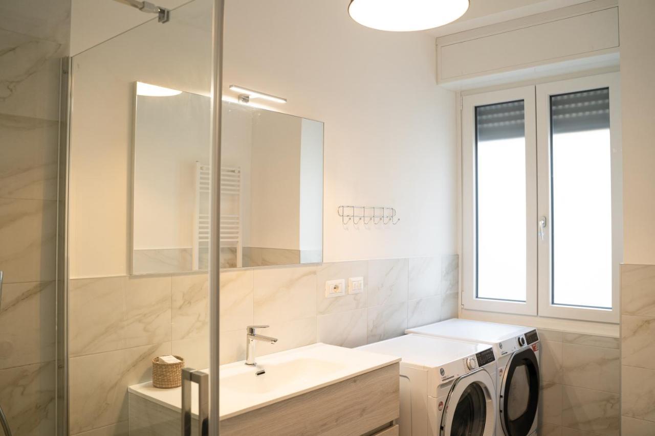 Piazza XX Settembre - Feel The Centre Apartment Lecco Exterior photo