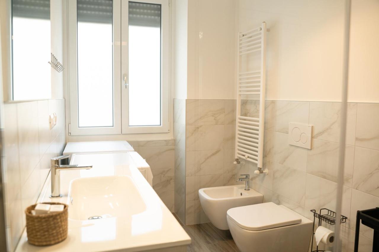 Piazza XX Settembre - Feel The Centre Apartment Lecco Exterior photo